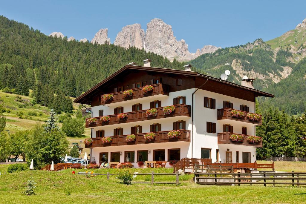 Cesa Edelweiss Living & Spa Campitello di Fassa Exterior photo